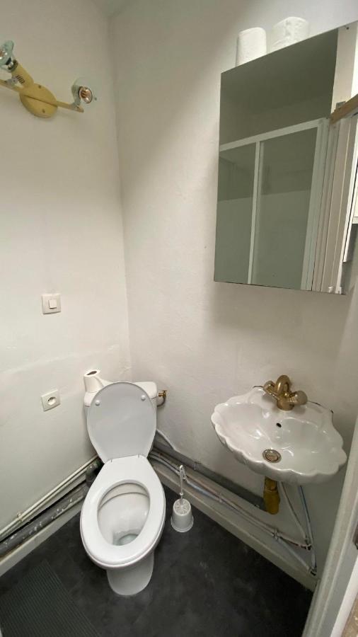 Appartement Dans Une Impasse Calme Proche De La Gare *